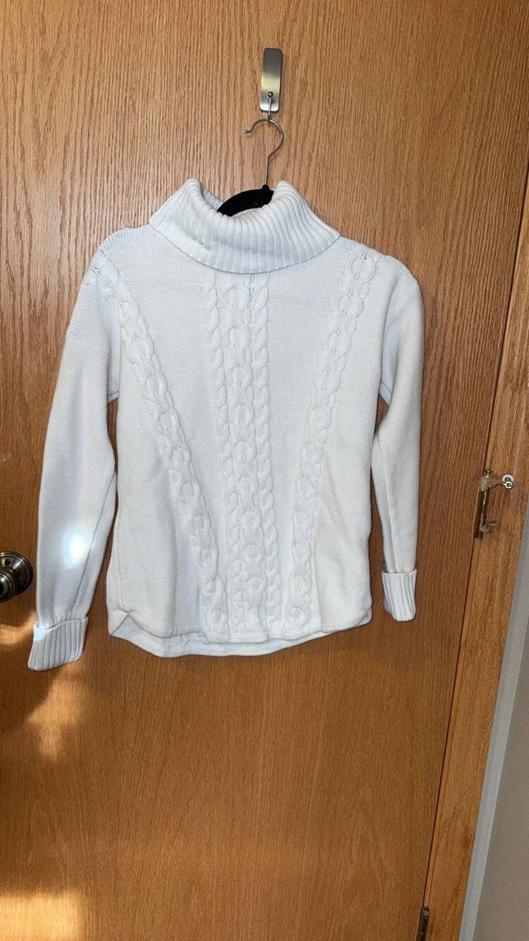 L.L.Bean Women's Size Medium White Cable Knit Turtleneck 100% Cotton Sweater